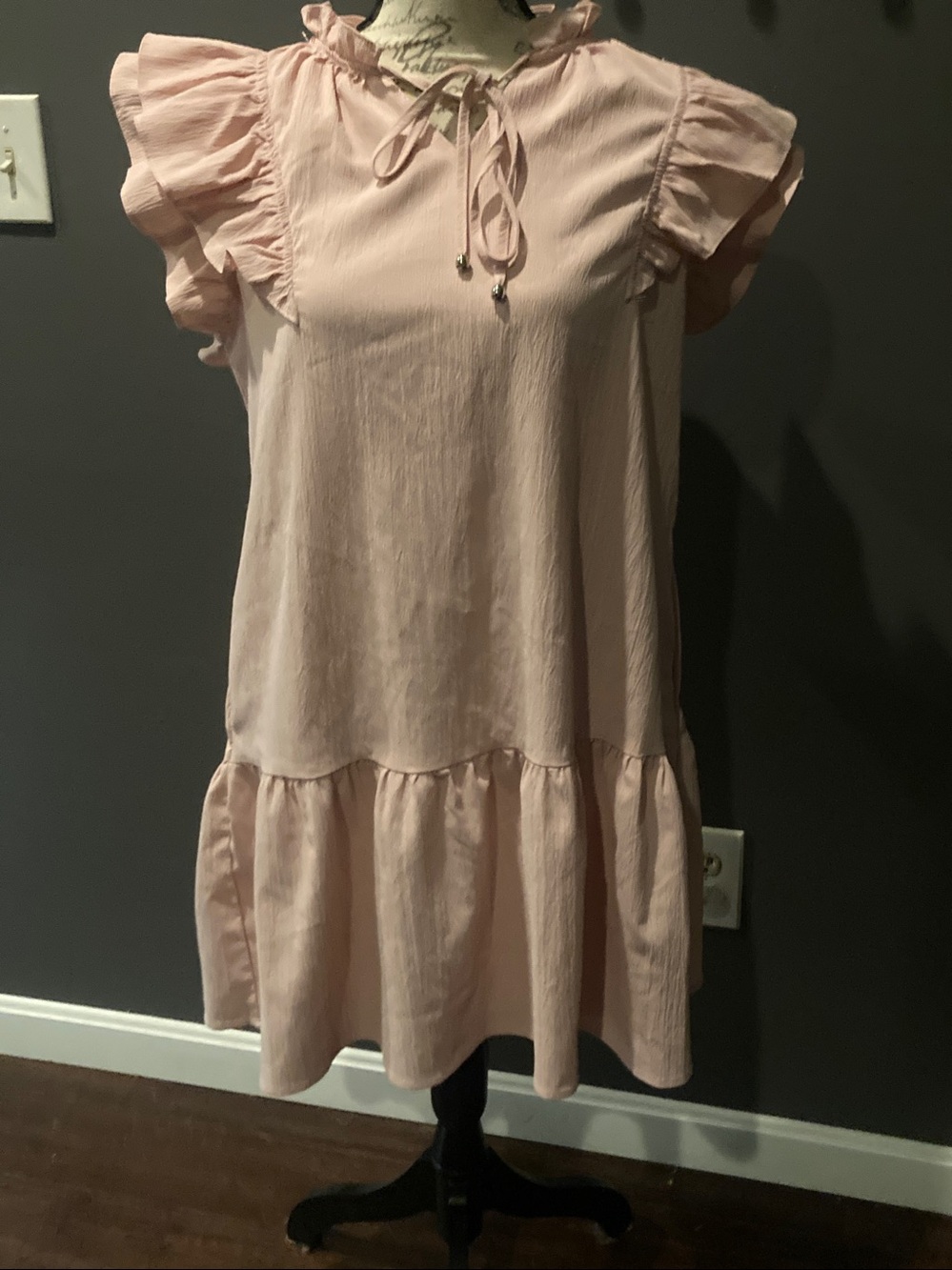 Unbranded pink size large short sleeved dress with ruffle details EUC